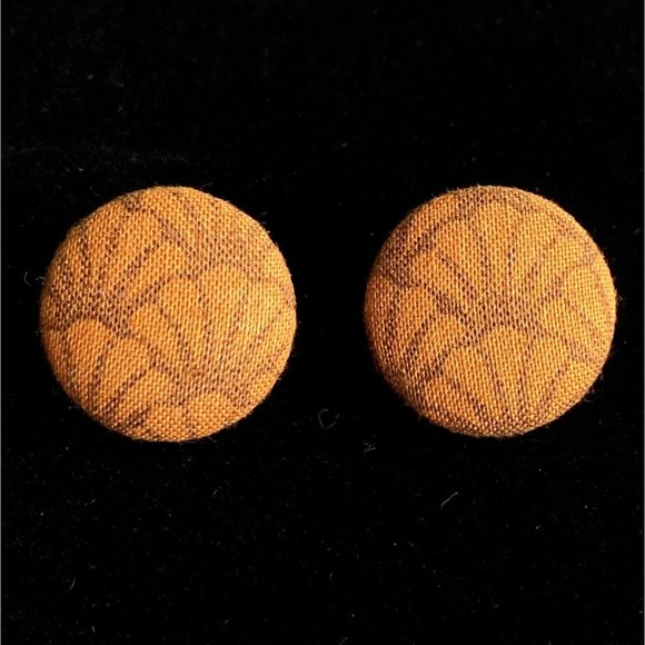 Retro Fabric Shell Design Orange Brown Post Stud Lightweight Round Earrings 7/8” - Picture 1 of 4